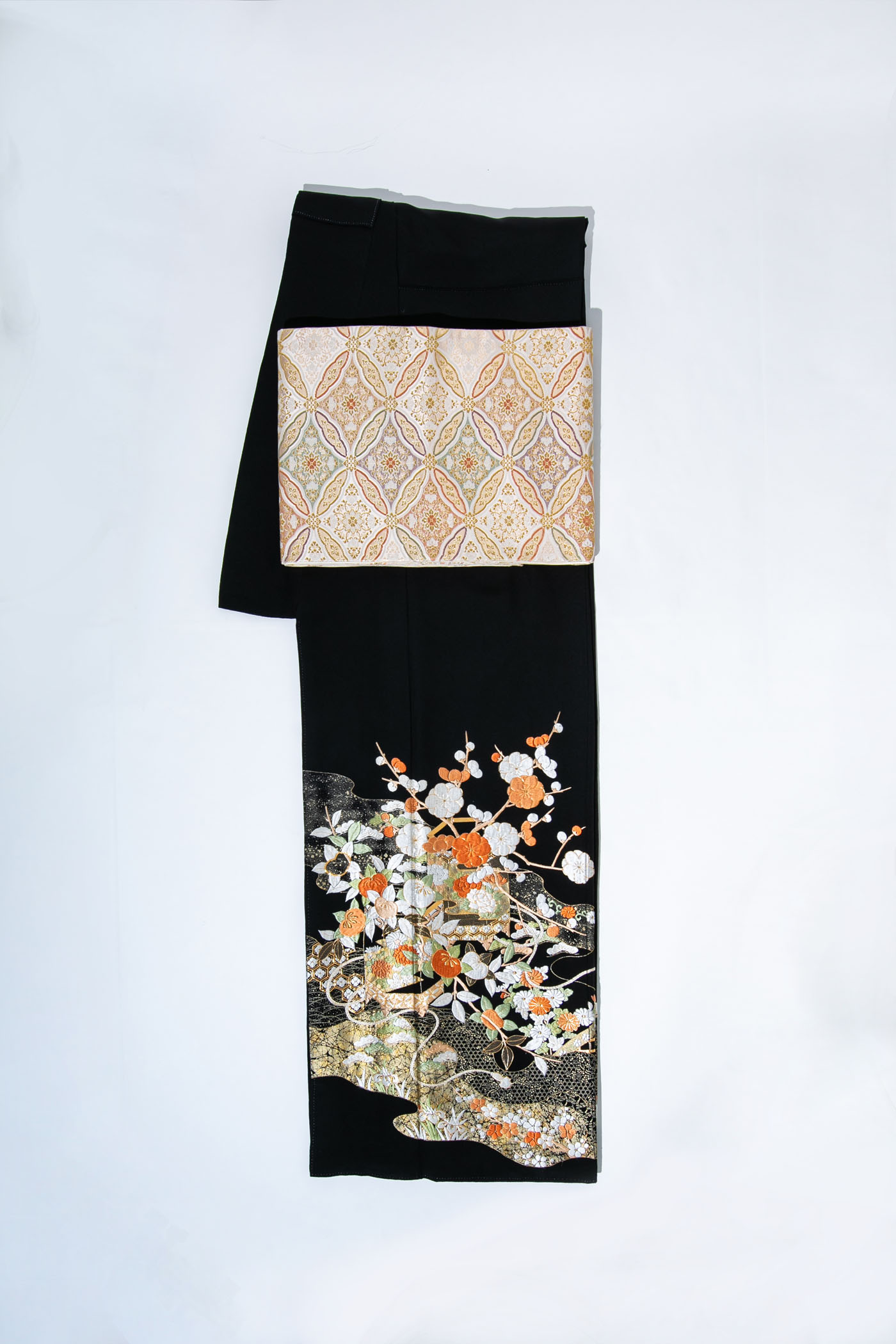 刺繍 貝桶に枝梅 黒留袖